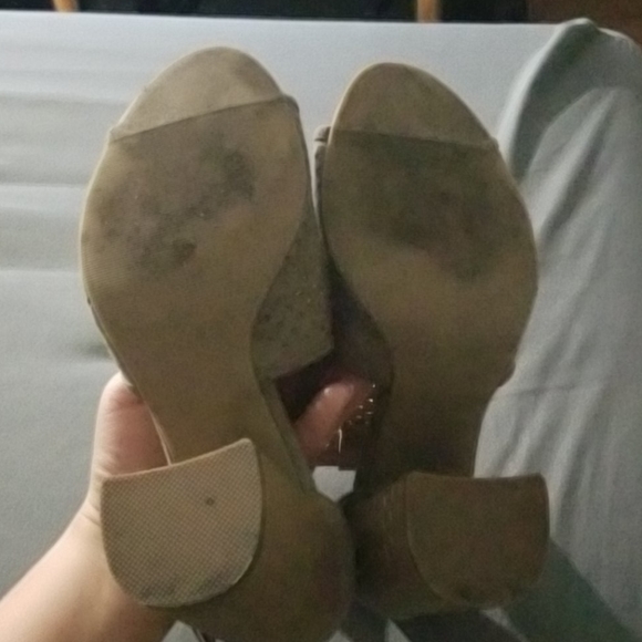 Heels - Picture 4 of 4